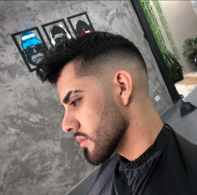 Barba e acabamento realizado na MB Company Men